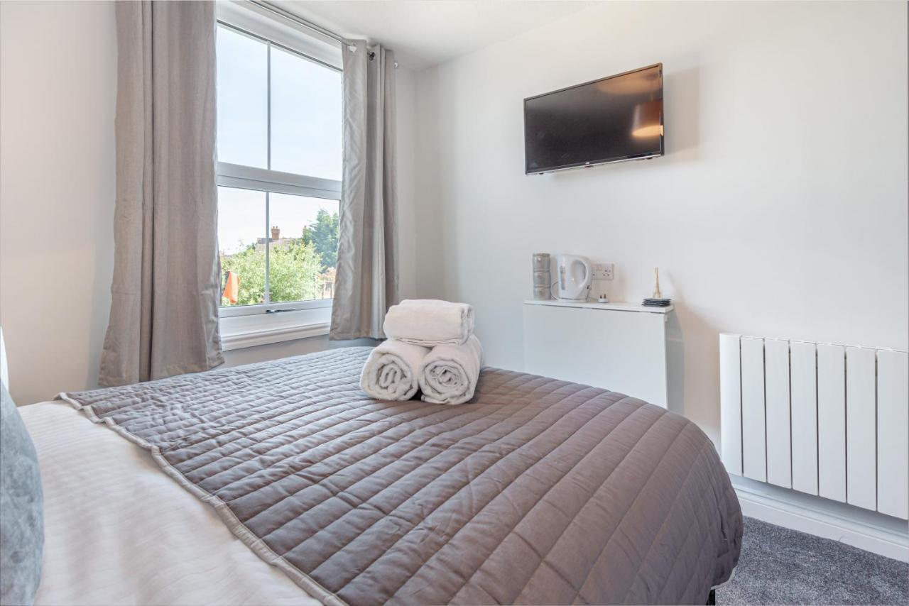 Host & Stay - The Bull Inn, 3 Double Rooms Fernhill Heath 外观 照片